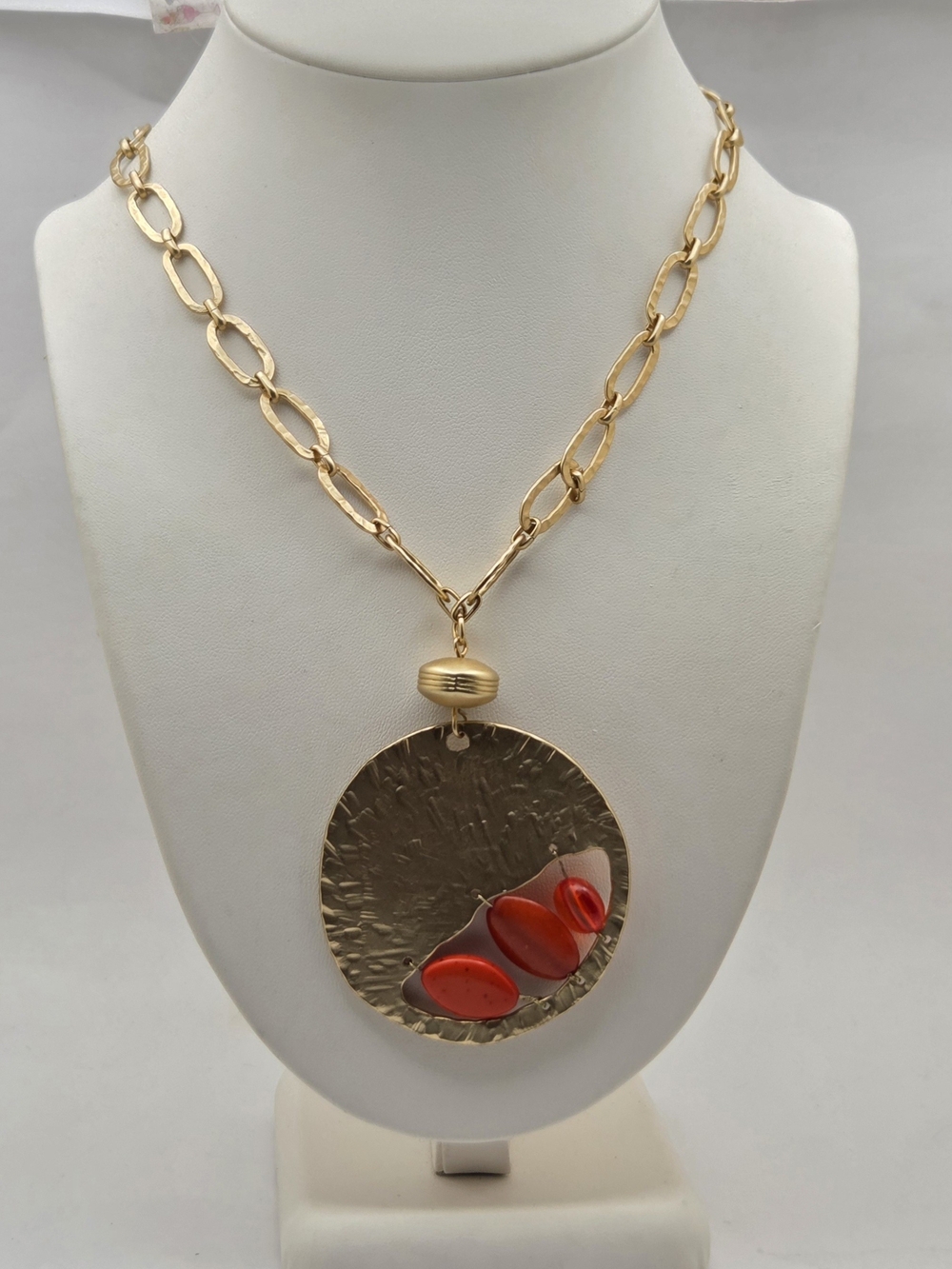 Chico’s Gold Tone Hammered Disc Pendant Necklace Red Oval Beads 20”